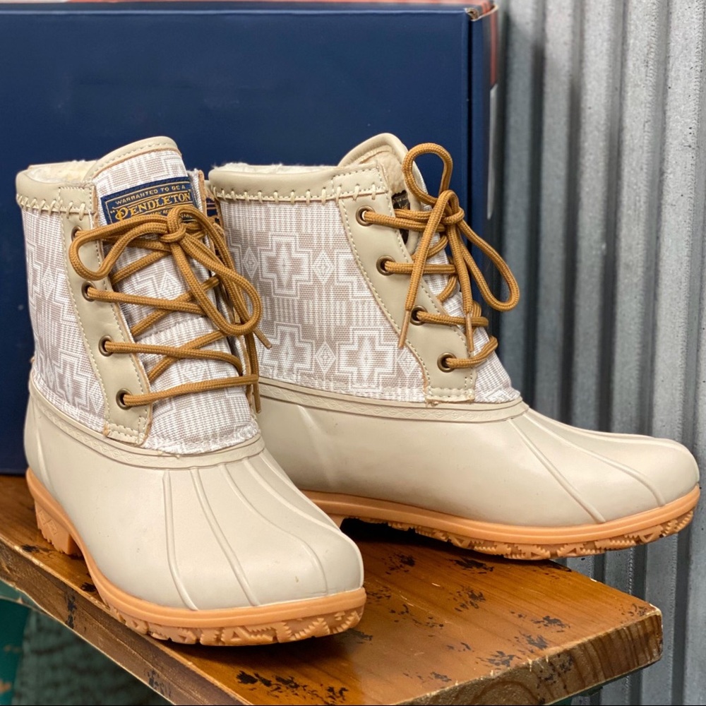 Pendleton White Aztec Duck Boots